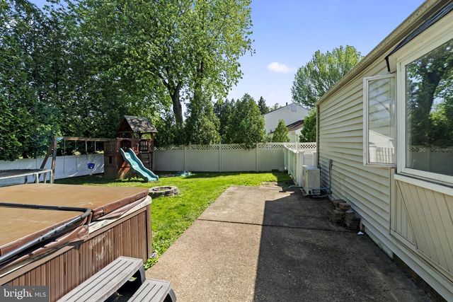 1011 RED BARN RD, Warminster, PA 18974