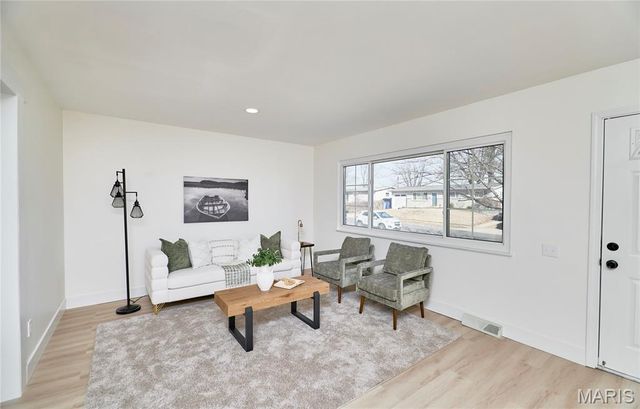 1910 Flamingo Drive, Florissant, MO 63031