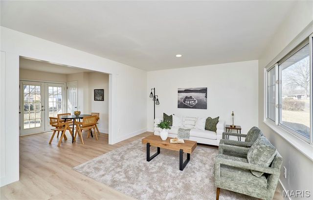 1910 Flamingo Drive, Florissant, MO 63031