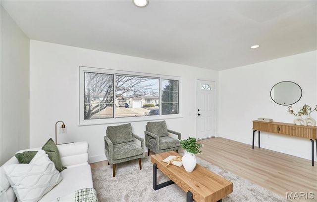 1910 Flamingo Drive, Florissant, MO 63031