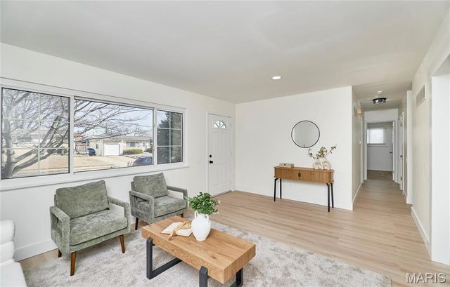 1910 Flamingo Drive, Florissant, MO 63031