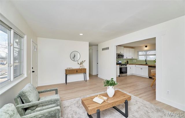 1910 Flamingo Drive, Florissant, MO 63031