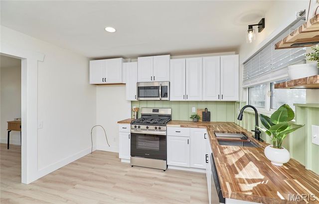 1910 Flamingo Drive, Florissant, MO 63031