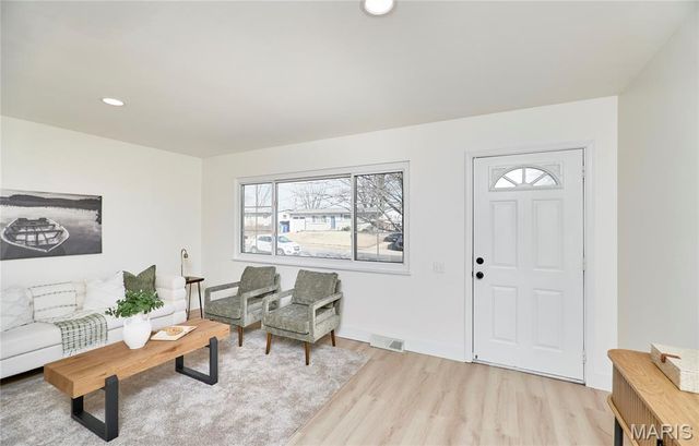 1910 Flamingo Drive, Florissant, MO 63031