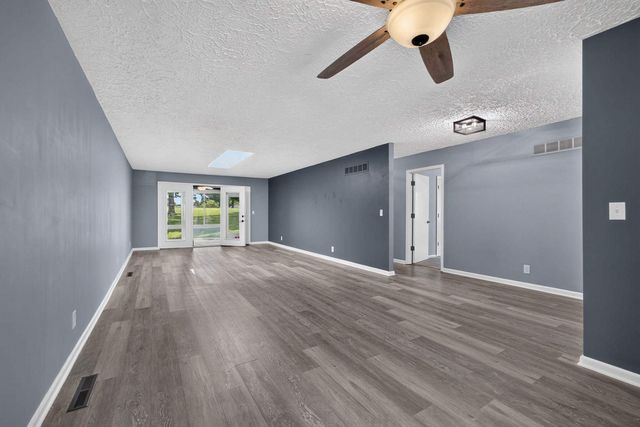 6401 Utica Ridge Road 12, Davenport, IA 52807