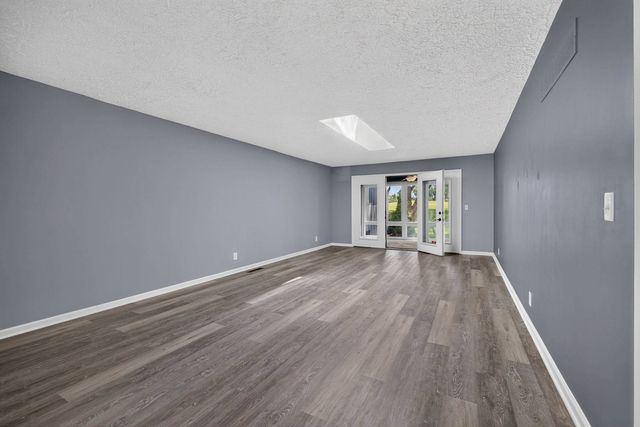 6401 Utica Ridge Road 12, Davenport, IA 52807