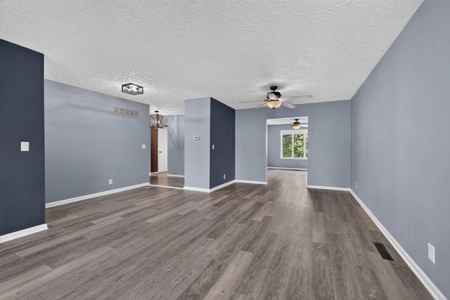 6401 Utica Ridge Road 12, Davenport, IA 52807