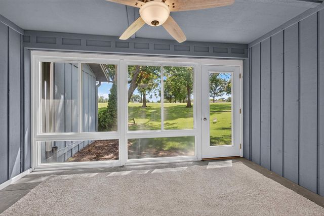 6401 Utica Ridge Road 12, Davenport, IA 52807
