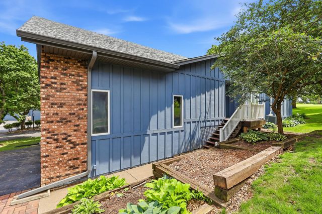 6401 Utica Ridge Road 12, Davenport, IA 52807