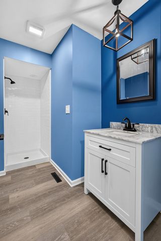6401 Utica Ridge Road 12, Davenport, IA 52807