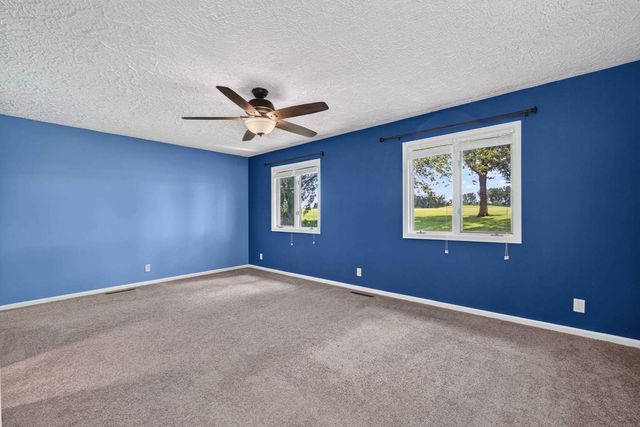 6401 Utica Ridge Road 12, Davenport, IA 52807