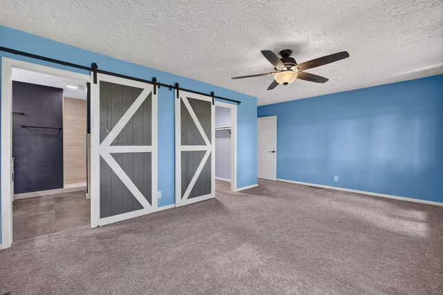 6401 Utica Ridge Road 12, Davenport, IA 52807