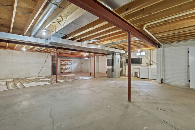 6401 Utica Ridge Road 12, Davenport, IA 52807