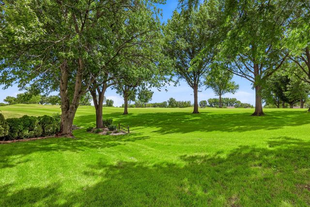 6401 Utica Ridge Road 12, Davenport, IA 52807