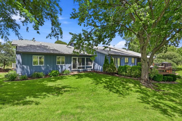 6401 Utica Ridge Road 12, Davenport, IA 52807