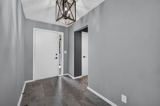 6401 Utica Ridge Road 12, Davenport, IA 52807