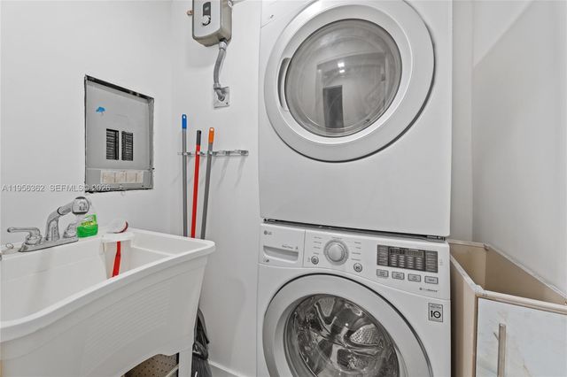 1250 Sharazad Blvd, Opa-locka, FL 33054