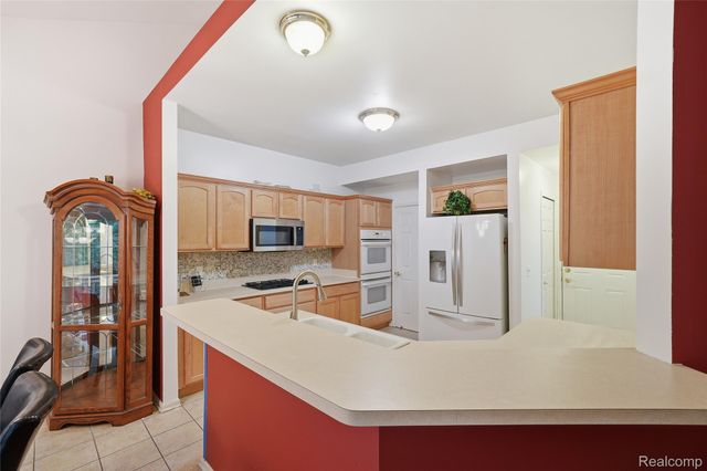 1195 Wind Chime Drive, Waterford Charter Township, MI 48327