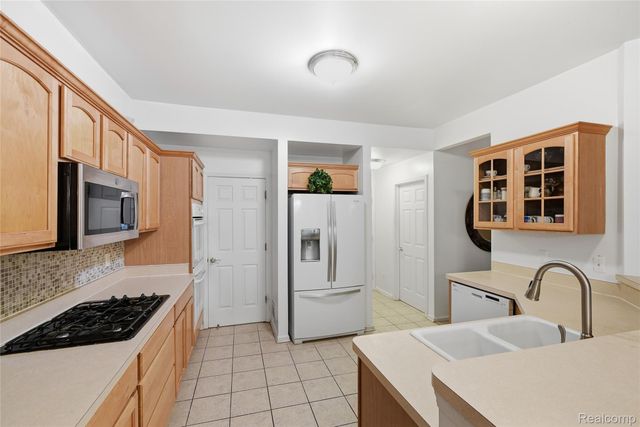 1195 Wind Chime Drive, Waterford Charter Township, MI 48327