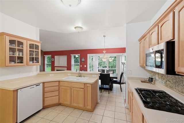 1195 Wind Chime Drive, Waterford Charter Township, MI 48327