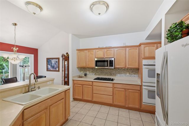 1195 Wind Chime Drive, Waterford Charter Township, MI 48327
