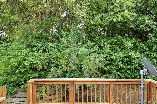 1195 Wind Chime Drive, Waterford Charter Township, MI 48327