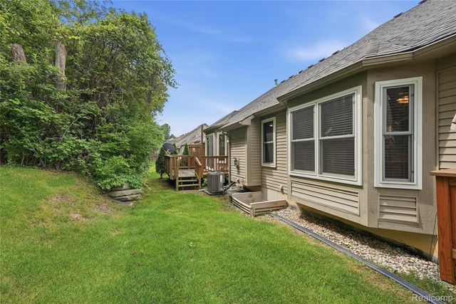 1195 Wind Chime Drive, Waterford Charter Township, MI 48327