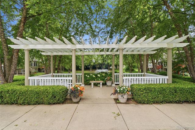 1195 Wind Chime Drive, Waterford Charter Township, MI 48327