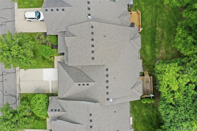 1195 Wind Chime Drive, Waterford Charter Township, MI 48327