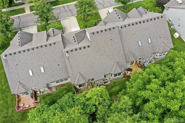 1195 Wind Chime Drive, Waterford Charter Township, MI 48327