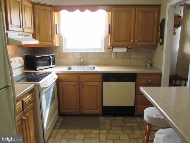 530 GILBERTSVILLE RD, Gilbertsville, PA 19525