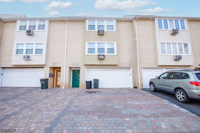 186 Park St, East Orange City, NJ 07017