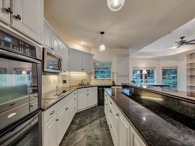 206 Cascade Court, Lufkin, TX 75901