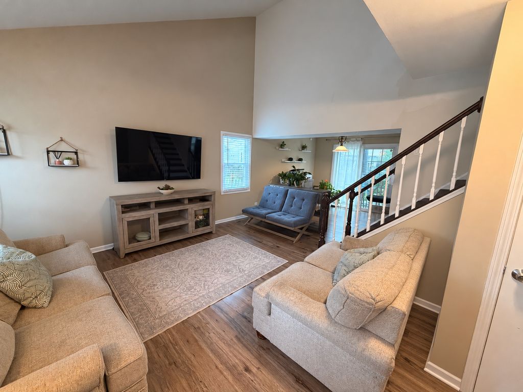 37 Washington Avenue, Streamwood, IL 60107 — photo 2