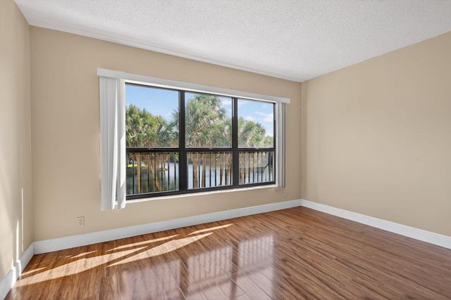 3050 NW 42nd Avenue C303, Coconut Creek, FL 33066