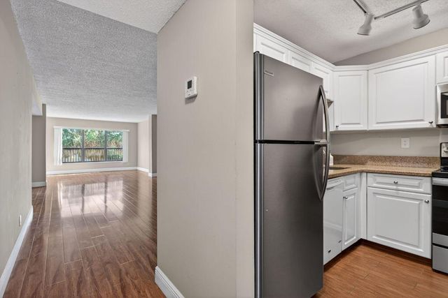 3050 NW 42nd Avenue C303, Coconut Creek, FL 33066