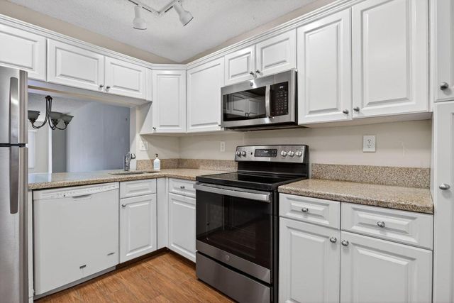 3050 NW 42nd Avenue C303, Coconut Creek, FL 33066