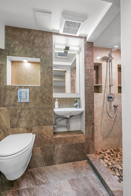 Image 17 of property listing at 334 Plumwood Court, Vernon Hills, IL 60061