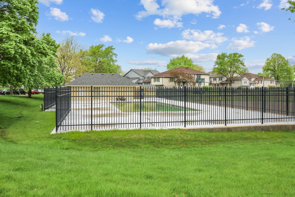 Image 23 of property listing at 334 Plumwood Court, Vernon Hills, IL 60061