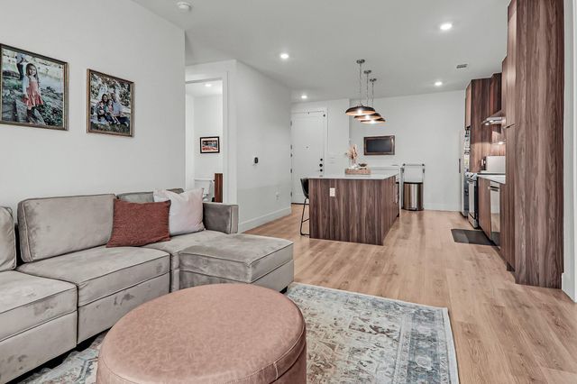 1701 Simond Ave 304, Austin, TX 78723