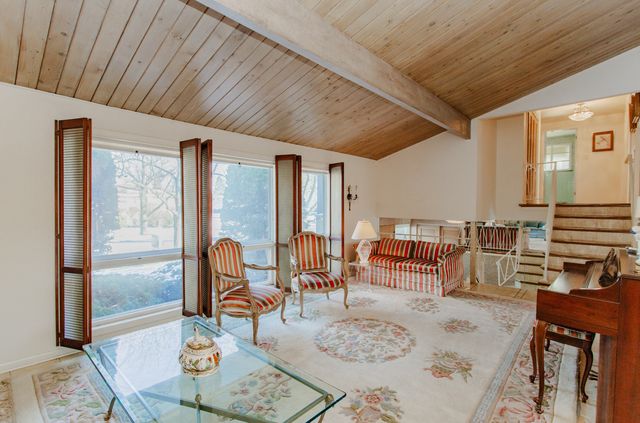 201 Valley View Drive, Wilmette, IL 60091