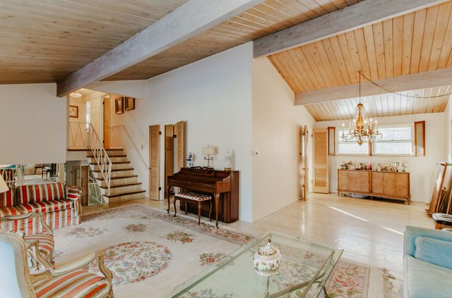 201 Valley View Drive, Wilmette, IL 60091