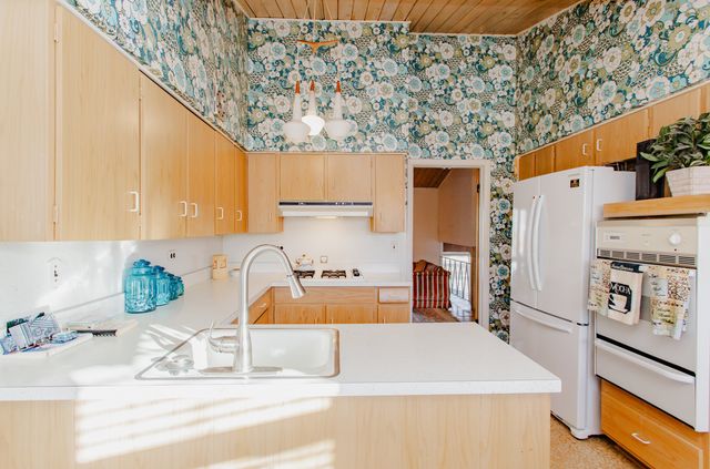 201 Valley View Drive, Wilmette, IL 60091