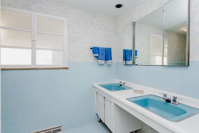 201 Valley View Drive, Wilmette, IL 60091