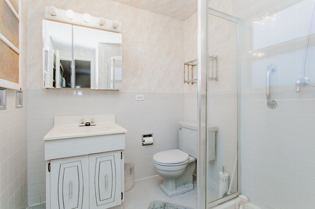 201 Valley View Drive, Wilmette, IL 60091