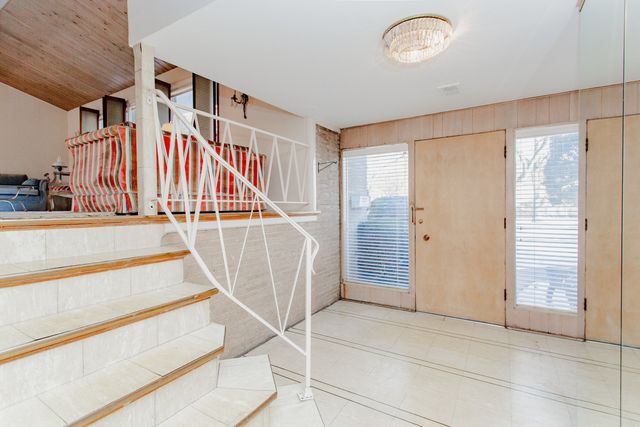 201 Valley View Drive, Wilmette, IL 60091