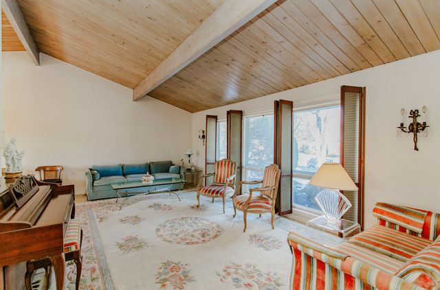 201 Valley View Drive, Wilmette, IL 60091