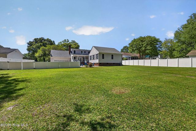 310 Foxhall Court, Wilmington, NC 28412