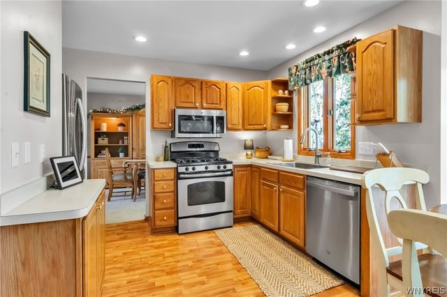 34 5th Avenue, Amherst, NY 14221