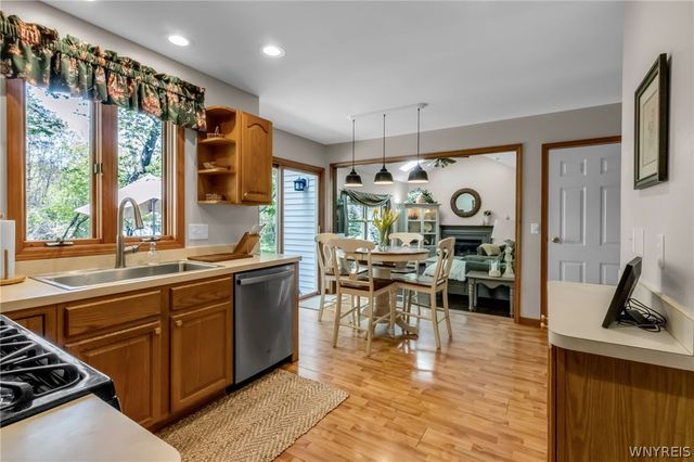 34 5th Avenue, Amherst, NY 14221